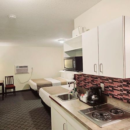 Canadian Motor Inn Grande Prairie Exterior foto