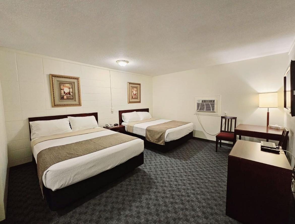 Canadian Motor Inn Grande Prairie Exterior foto