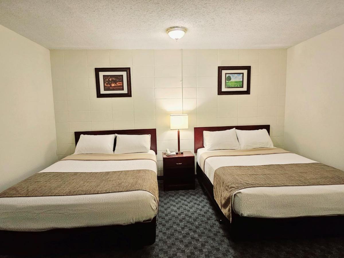 Canadian Motor Inn Grande Prairie Exterior foto