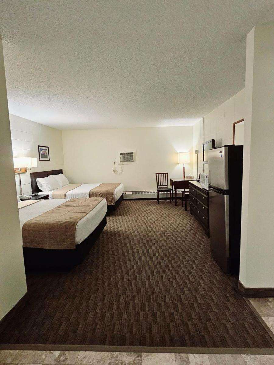 Canadian Motor Inn Grande Prairie Exterior foto