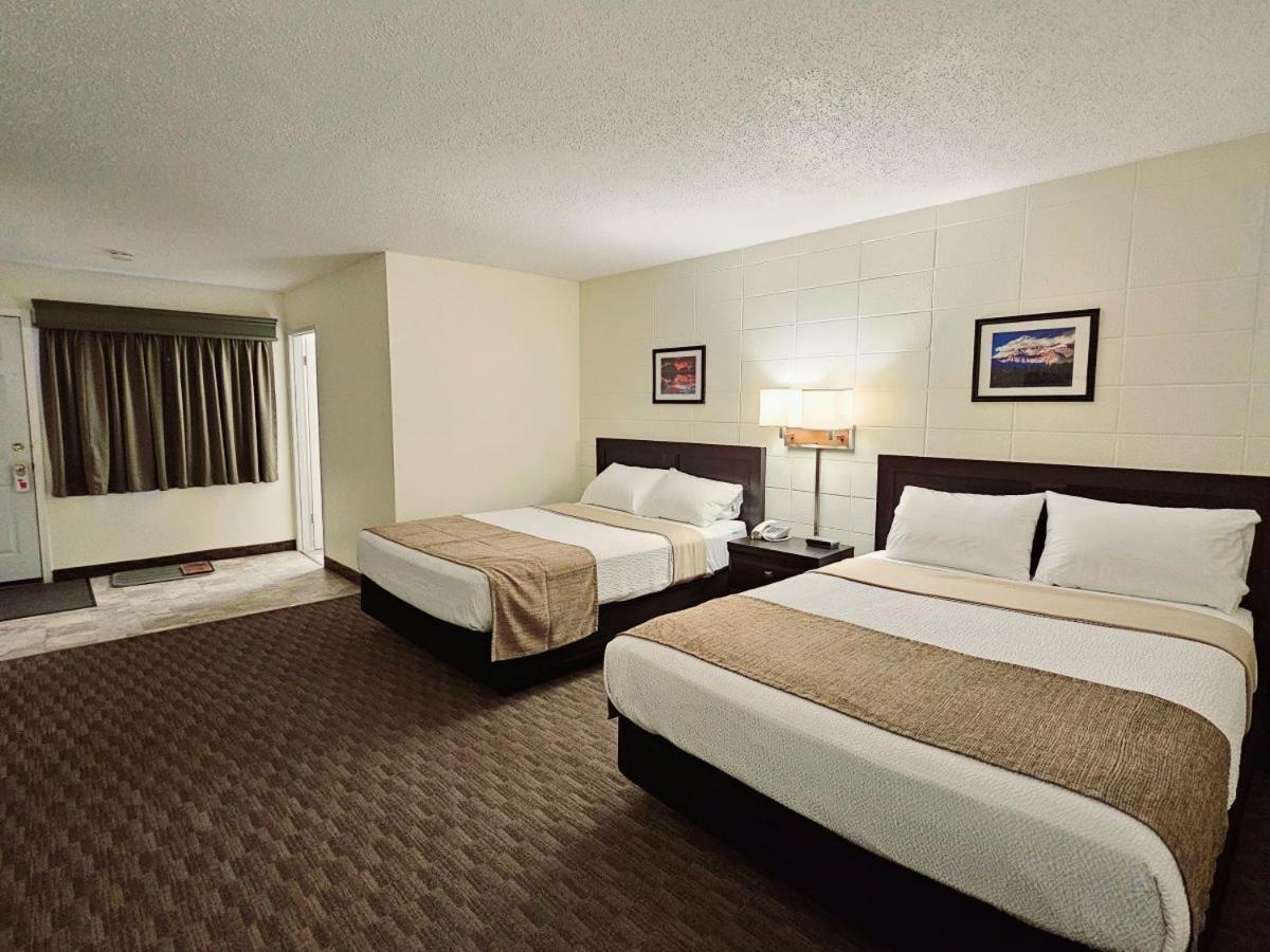 Canadian Motor Inn Grande Prairie Exterior foto