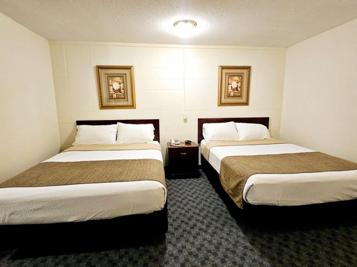 Canadian Motor Inn Grande Prairie Exterior foto