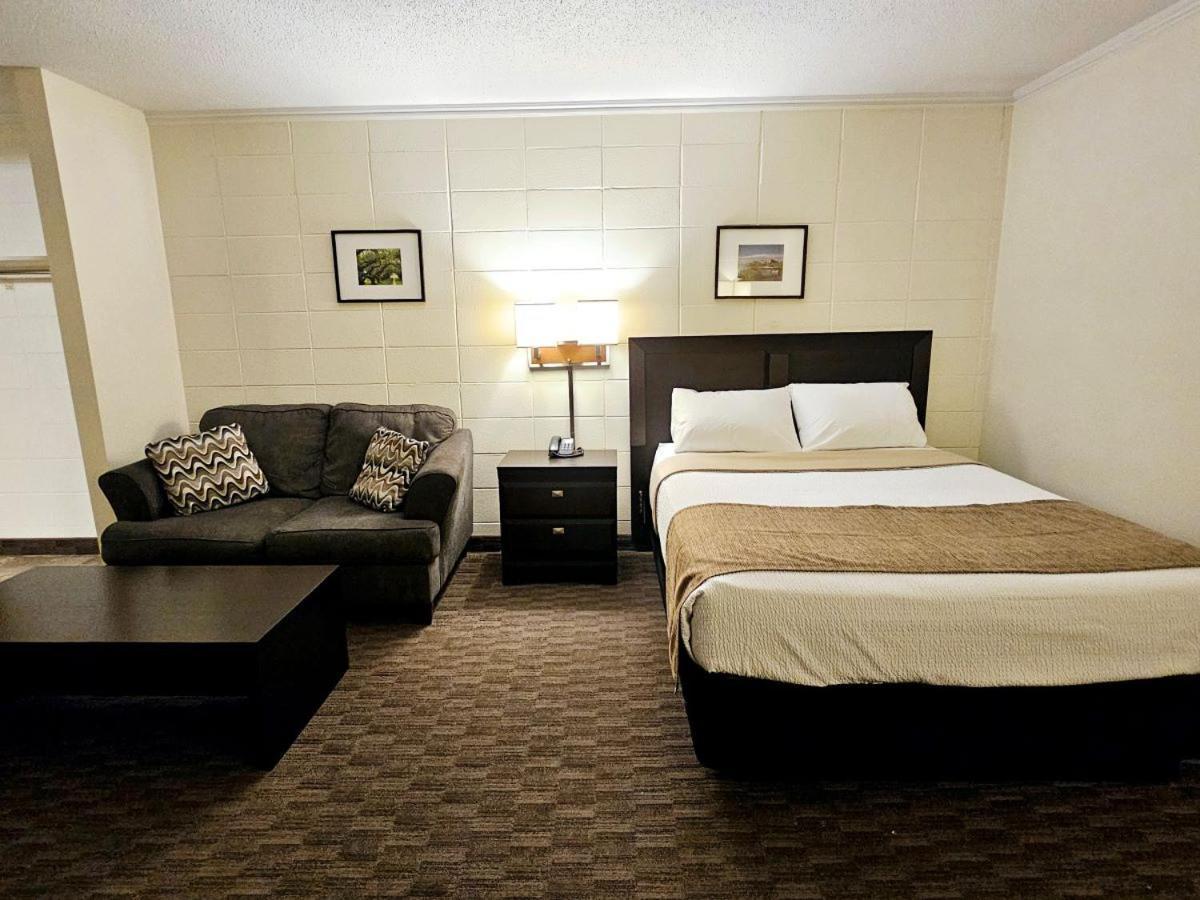 Canadian Motor Inn Grande Prairie Exterior foto
